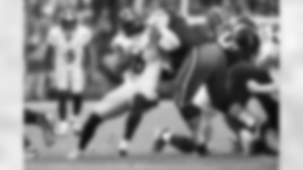 Pittsburgh Steelers linebacker Patrick Queen (6) during a regular season game between the Pittsburgh Steelers and the Cleveland Browns, Sunday, Dec. 28, 2025 in Cleveland, OH. (Jared Wickerham / Pittsburgh Steelers)