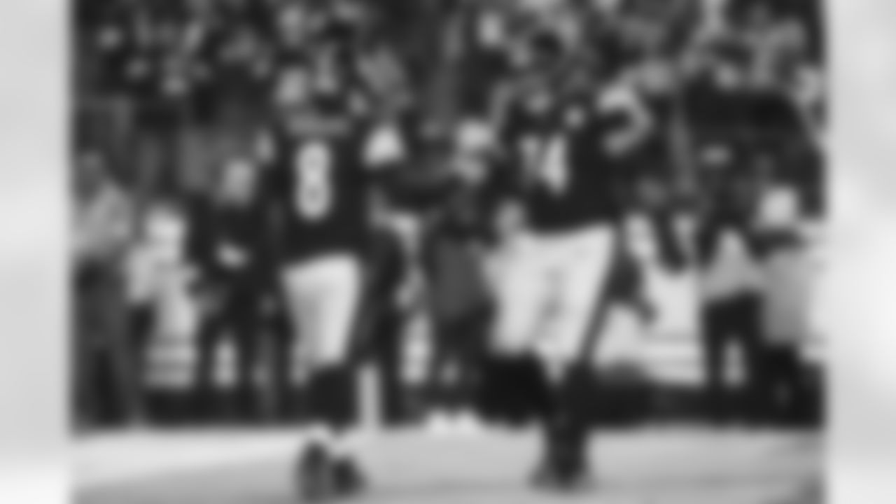 Pittsburgh Steelers quarterback Aaron Rodgers (8) and Pittsburgh Steelers offensive lineman Spencer Anderson (74) during a regular season game between the Pittsburgh Steelers and the Baltimore Ravens, Sunday, Jan. 4, 2026 in Pittsburgh, PA.  (Jared Wickerham / Pittsburgh Steelers)