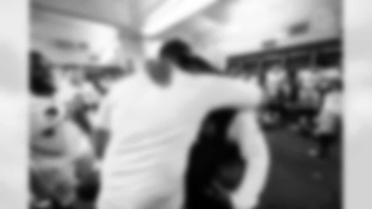 Pittsburgh Steelers defensive tackle Cameron Heyward (97) and Pittsburgh Steelers head coach Mike Tomlin during a regular season game between the Pittsburgh Steelers and the Detroit Lions, Sunday, Dec. 21, 2025 in Detroit, MI. (Karl Roser / Pittsburgh Steelers)