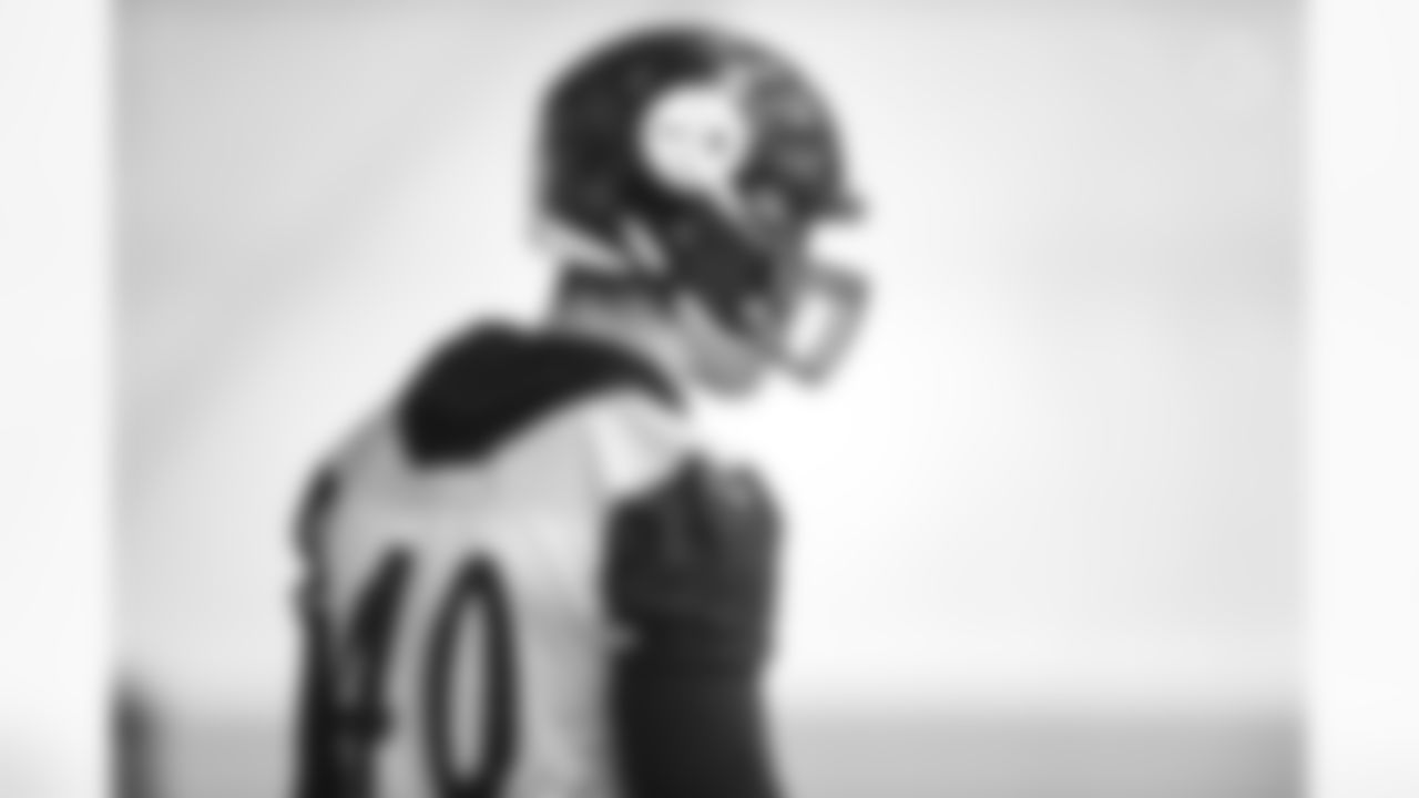 Pittsburgh Steelers linebacker Blake Martinez (40) during practice at the UPMC Rooney Sports Complex preparing for a Week 16 matchup against the Cincinnati Bengals, Wednesday, Dec. 20, 2023 in Pittsburgh, PA. (Abigail Dean / Pittsburgh Steelers)