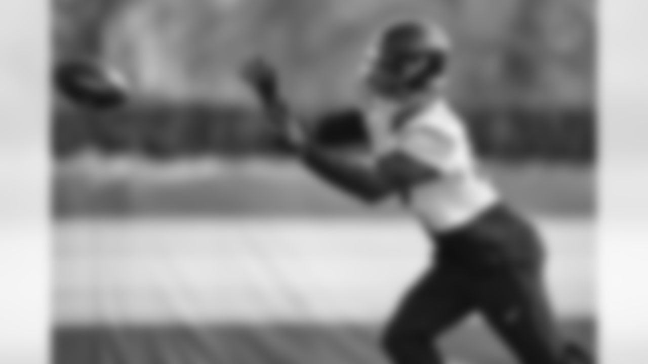 Pittsburgh Steelers wide receiver Isaiah Hodgins (82) during practice at the UPMC Rooney Sports Complex preparing for a Week 10 matchup against the Los Angeles Chargers, Thursday, Nov. 6, 2025 in Pittsburgh, PA. (Alysa Rubin / Pittsburgh Steelers)