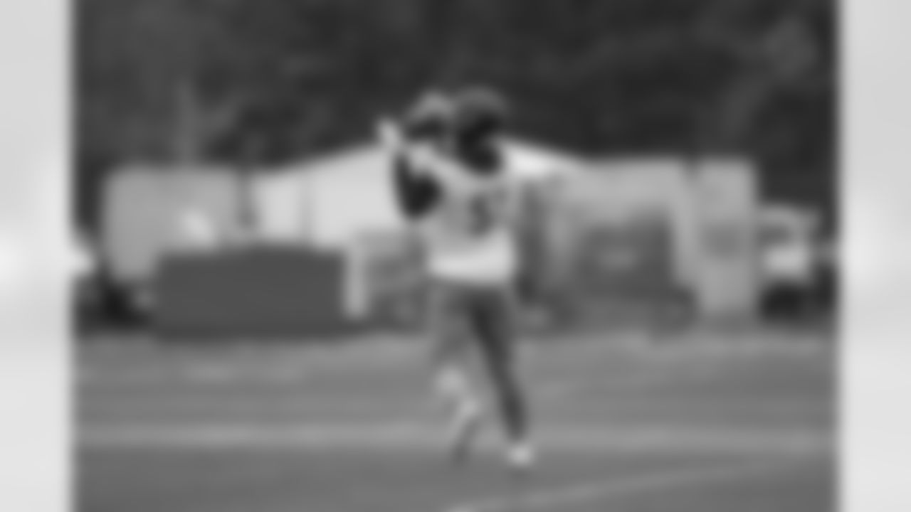 Pittsburgh Steelers linebacker Nick Herbig (51) during practice at the UPMC Rooney Sports Complex preparing for a Week 12 matchup against the Chicago Bears, Friday, Nov. 21, 2025 in Pittsburgh, PA. (Alysa Rubin / Pittsburgh Steelers)