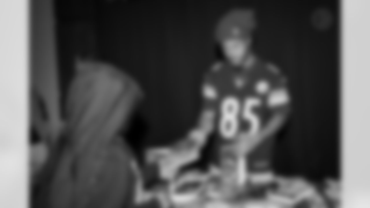 The Pittsburgh Steelers partnered with Convoy of Hope to give back to multiple community organizations in the Pittsburgh area on Tuesday, Dec. 9, 2025 in Pittsburgh, PA. (Alysa Rubin / Pittsburgh Steelers)