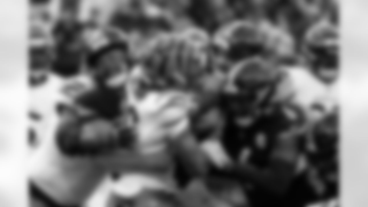 Pittsburgh Steelers defensive end Yahya Black (94), Pittsburgh Steelers linebacker Payton Wilson (41) ad Pittsburgh Steelers linebacker Patrick Queen (6) during a regular season game between the Pittsburgh Steelers and the Cincinnati Bengals, Sunday, Nov. 16, 2025 in Pittsburgh, PA. (Taylor Ollason / Pittsburgh Steelers)