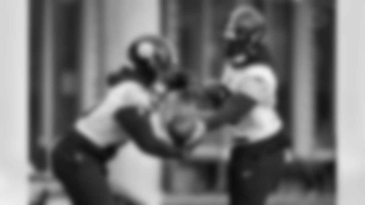 Pittsburgh Steelers running back Kaleb Johnson (20) during practice at the UPMC Rooney Sports Complex preparing for a Week 11 matchup against the Cincinnati Bengals, Wednesday, Nov. 12, 2025 in Pittsburgh, PA. (Alysa Rubin / Pittsburgh Steelers)