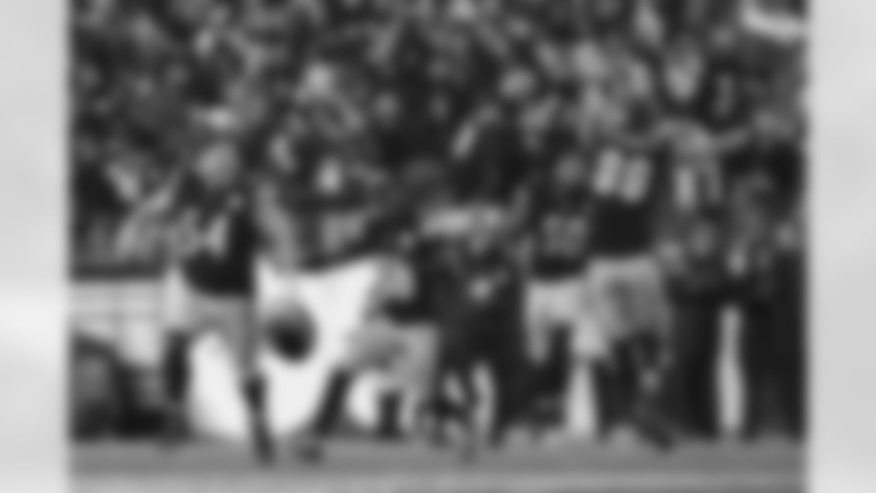 Pittsburgh Steelers center Zach Frazier (54), Pittsburgh Steelers defensive back D'Shawn Jamison (38), Pittsburgh Steelers linebacker Malik Harrison (50)  and Pittsburgh Steelers tight end Pat Freiermuth (88) during a regular season game between the Pittsburgh Steelers and the Baltimore Ravens, Sunday, Jan. 4, 2026 in Pittsburgh, PA.  (Jared Wickerham / Pittsburgh Steelers)