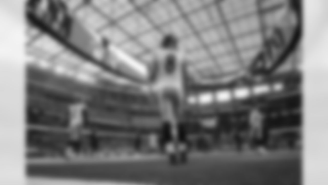 Pittsburgh Steelers quarterback Aaron Rodgers (8) during a regular season game between the Pittsburgh Steelers and the Los Angeles Chargers, Sunday, Nov. 9, 2025 in Inglewood, CA. (Alysa Rubin / Pittsburgh Steelers)