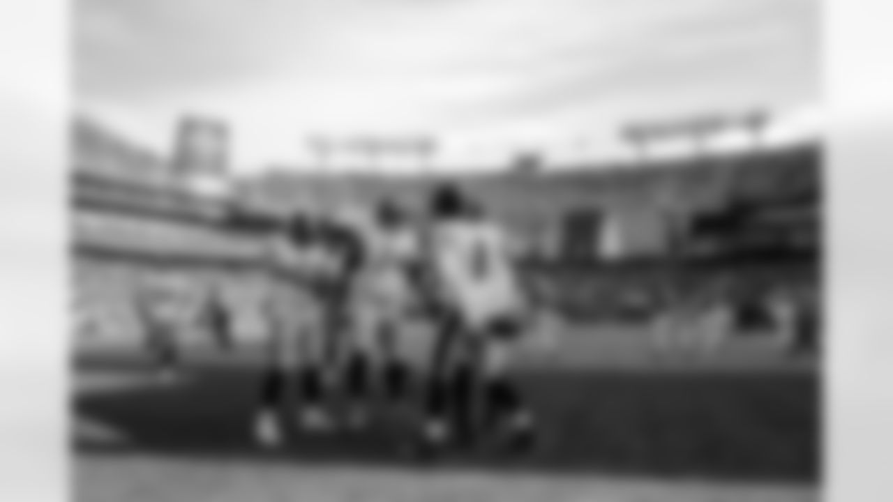 Pittsburgh Steelers tight end/fullback Connor Heyward (83), Pittsburgh Steelers offensive lineman Spencer Anderson (74), and Pittsburgh Steelers quarterback Aaron Rodgers (8) during a regular season game between the Pittsburgh Steelers and the Baltimore Ravens, Sunday, Dec. 7, 2025 in Baltimore, MD. The Steelers defeated the Ravens 27-22. (Karl Roser / Pittsburgh Steelers)