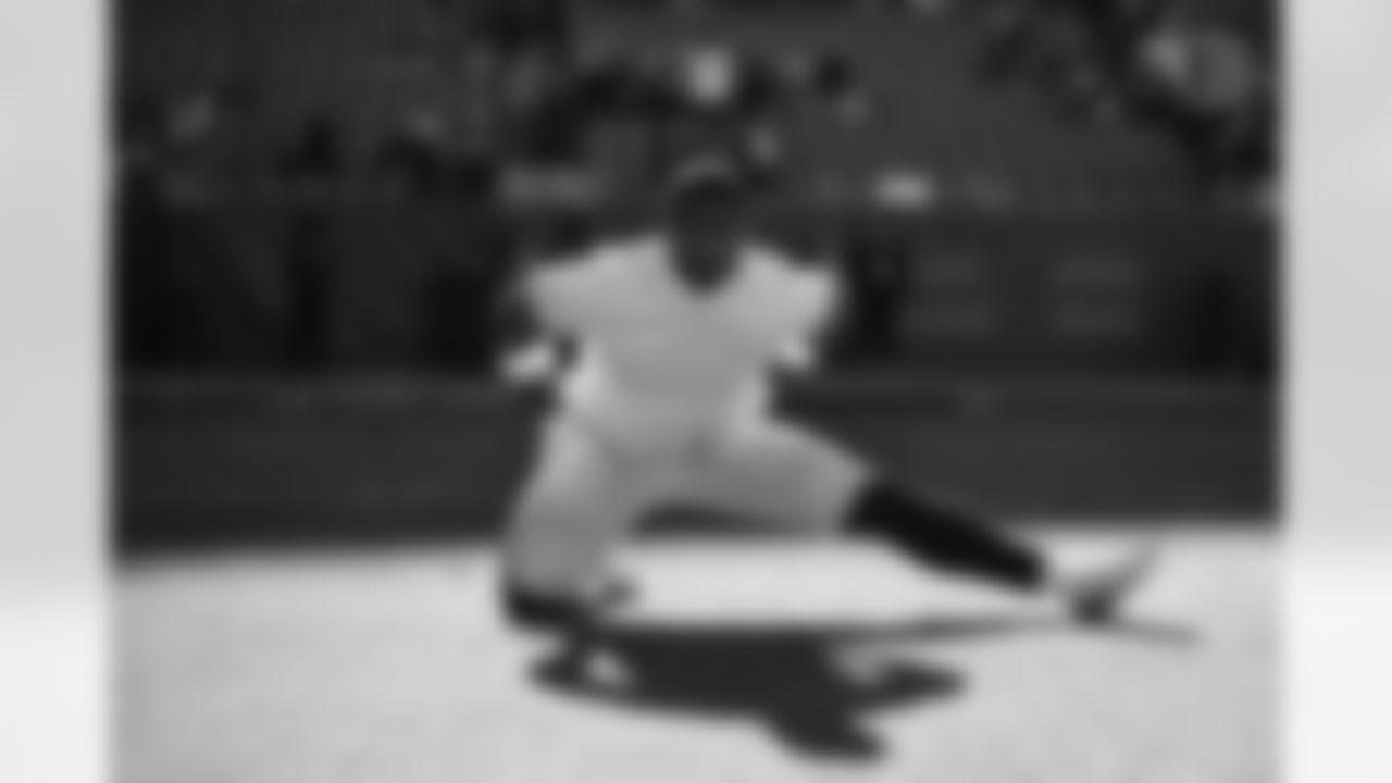 Pittsburgh Steelers tight end Jonnu Smith (81) during a regular season game between the Pittsburgh Steelers and the Chicago Bears, Sunday, Nov. 23, 2025 in Chicago, IL. (Alysa Rubin / Pittsburgh Steelers)