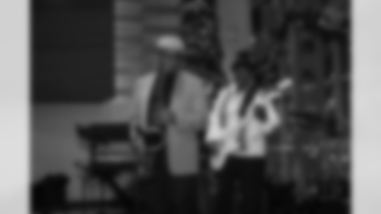 The Pittsburgh Steelers celebrate the 2025 Hall of Honor Class during the Hall of Honor Dinner Ceremony presented by U.S. Steel on Sunday, Dec. 14, 2025 in Pittsburgh, PA. (Alysa Rubin / Pittsburgh Steelers)