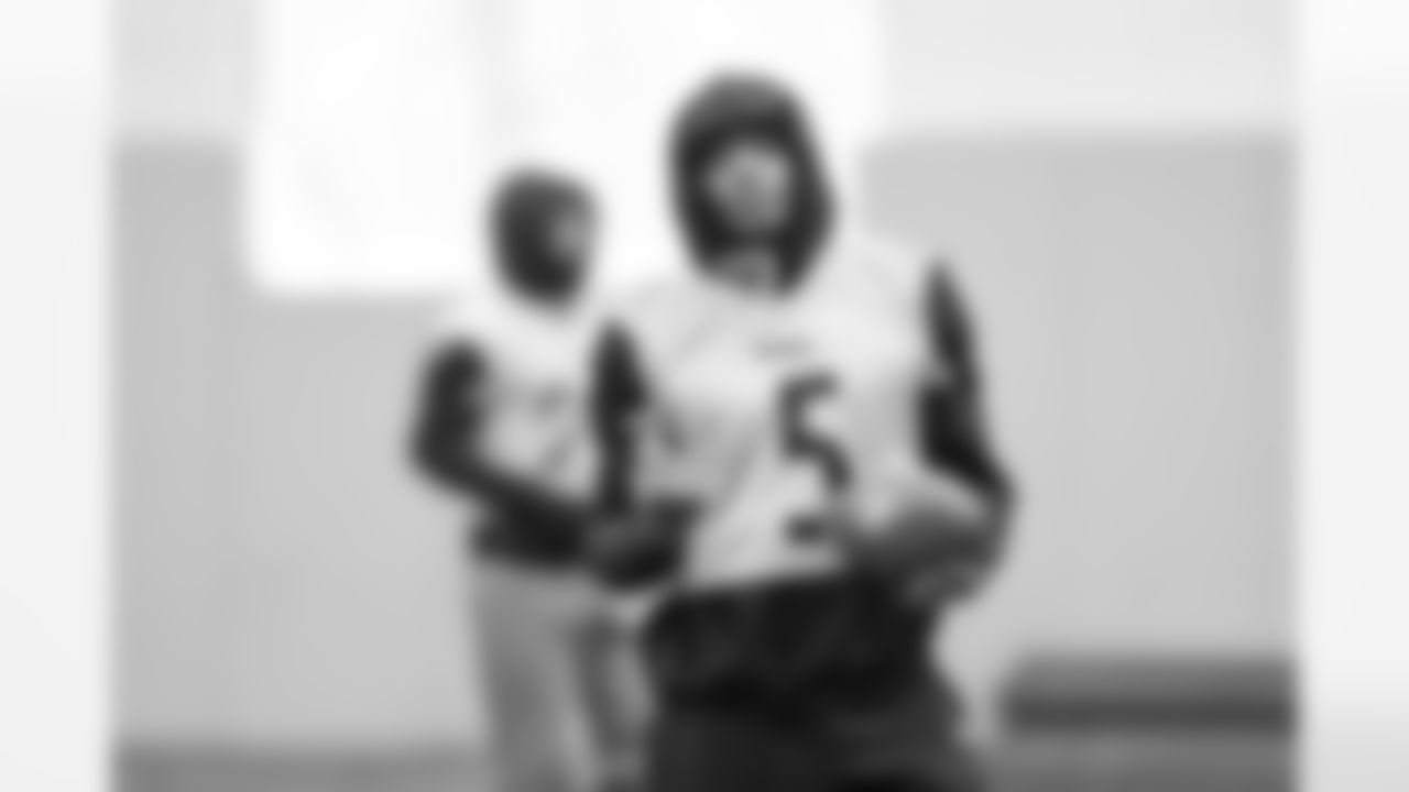 Pittsburgh Steelers cornerback Jalen Ramsey (5) during practice at UPMC Rooney Sports Complex preparing for a Week 18 matchup against the Baltimore Ravens, Wednesday, Dec. 31, 2025 in Pittsburgh, PA. (Karl Roser / Pittsburgh Steelers)