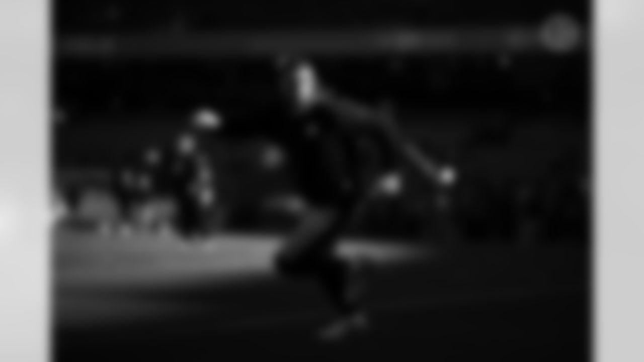 Pittsburgh Steelers linebacker T.J. Watt (90) during a regular season game between the Pittsburgh Steelers and the Chicago Bears, Sunday, Nov. 23, 2025 in Chicago, IL. (Karl Roser / Pittsburgh Steelers)