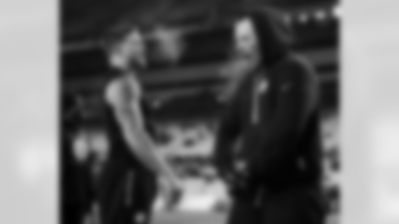 Pittsburgh Steelers linebacker Alex Highsmith (56) prior to a regular season game between the Pittsburgh Steelers and the Miami Dolphins, Monday, Dec. 15, 2025 in Pittsburgh, PA. The Steelers defeated the Dolphins 28-15. (Alysa Rubin / Pittsburgh Steelers)