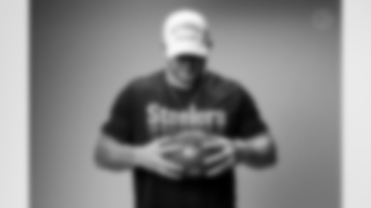 Pittsburgh Steelers fourth-round pick Jack Sawyer poses for a photo following the 2025 NFL Draft on Friday, May 16, 2025 in Pittsburgh, PA. (Alysa Rubin / Pittsburgh Steelers)