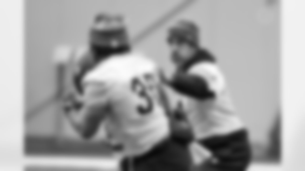 Pittsburgh Steelers quarterback Aaron Rodgers (8) during practice at the UPMC Rooney Sports Complex preparing for a Week 16 matchup against the Detroit Lions, Wednesday, Dec. 31, 2025 in Pittsburgh, PA. (Karl Roser / Pittsburgh Steelers)