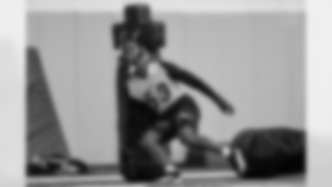 Pittsburgh Steelers linebacker Jeremiah Moon (53) during practice at the UPMC Rooney Sports Complex preparing for a Week 18 matchup against the Baltimore Ravens, Thursday, Jan. 1, 2026 in Pittsburgh, PA. (Alysa Rubin / Pittsburgh Steelers)