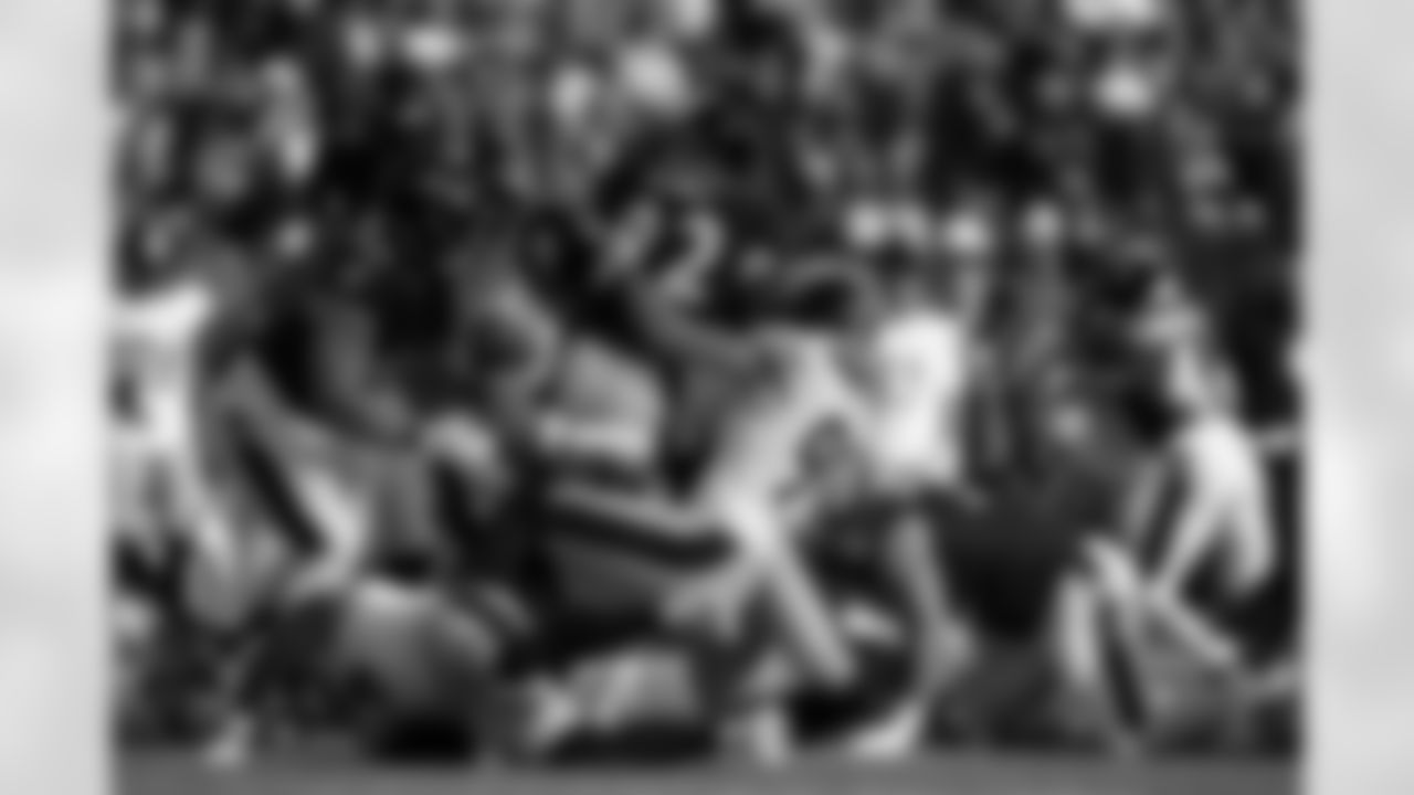 Pittsburgh Steelers linebacker Alex Highsmith (56) and Pittsburgh Steelers linebacker T.J. Watt (90) during a regular season game between the Pittsburgh Steelers and the Baltimore Ravens, Sunday, Dec. 7, 2025 in Baltimore, MD. The Steelers defeated the Ravens 27-22. (Karl Roser / Pittsburgh Steelers)