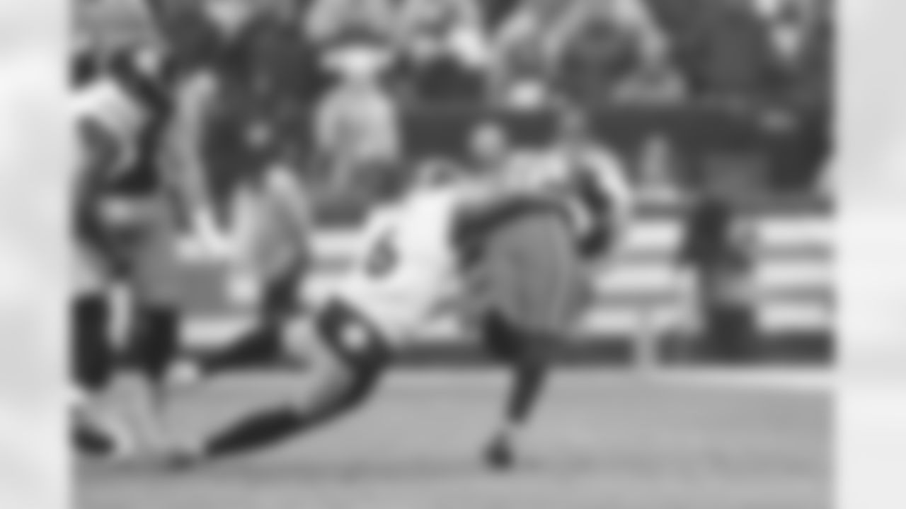 Pittsburgh Steelers linebacker Patrick Queen (6) during a regular season game between the Pittsburgh Steelers and the Cleveland Browns, Sunday, Dec. 28, 2025 in Cleveland, OH. (Karl Roser / Pittsburgh Steelers)