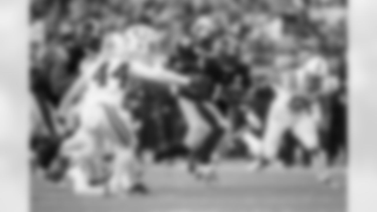 Pittsburgh Steelers running back Kenneth Gainwell (14) runs the ball during a regular season game between the Pittsburgh Steelers and the Indianapolis Colts, Sunday, Nov. 2, 2025 in Pittsburgh, PA. The Steelers defeated the Colts 27-20. (Karl Roser / Pittsburgh Steelers)