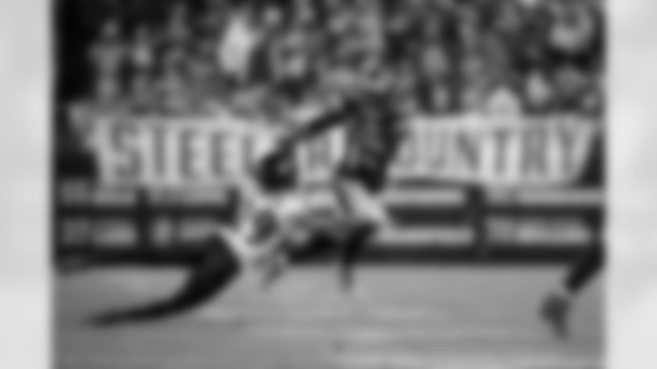 Pittsburgh Steelers running back Kenneth Gainwell (14) during a regular season game between the Pittsburgh Steelers and the Baltimore Ravens, Sunday, Jan. 4, 2026 in Pittsburgh, PA. The Steelers defeated the Ravens 26-24. (Karl Roser / Pittsburgh Steelers)