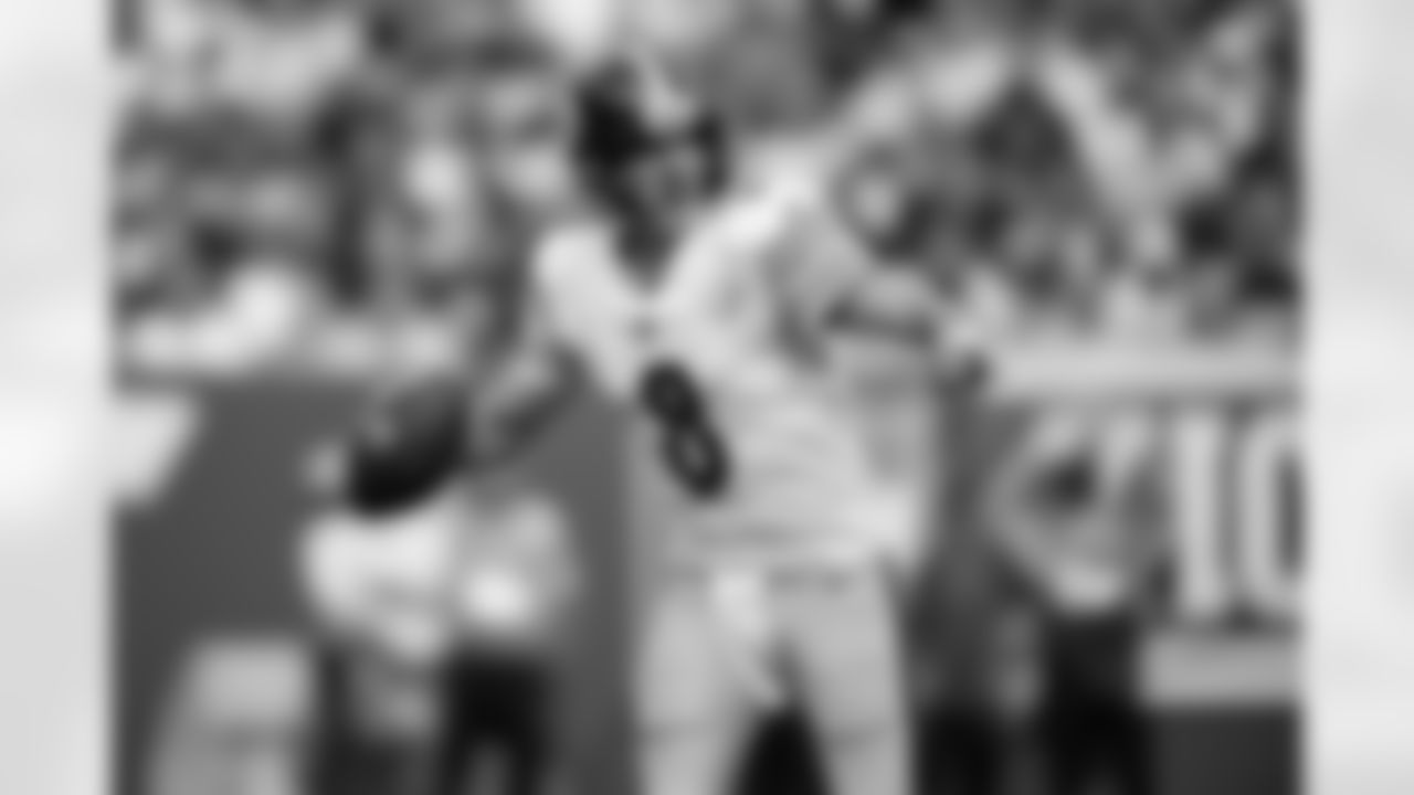 Pittsburgh Steelers quarterback Aaron Rodgers (8) looks to throw the ball during a regular season game between the Pittsburgh Steelers and the New York Jets, Sunday, Sept. 7, 2025 in East Rutherford, NJ. The Steelers defeated the Jets 34-32. (Karl Roser / Pittsburgh Steelers)