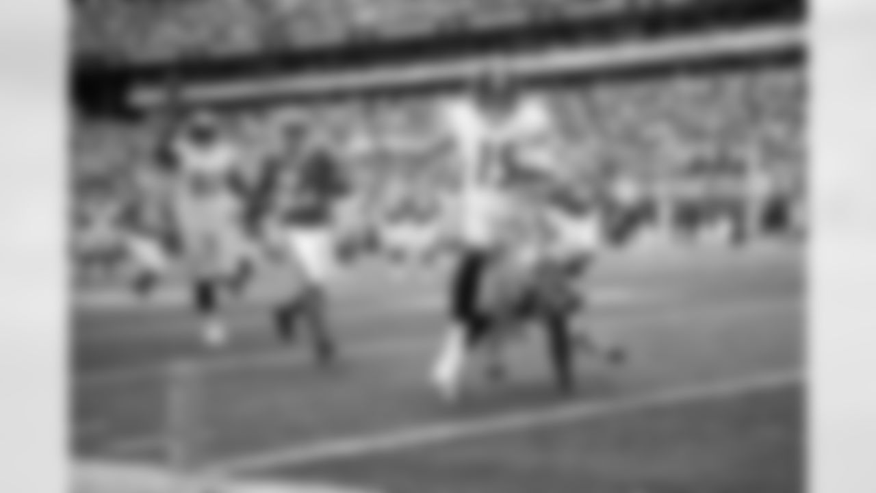 Pittsburgh Steelers wide receiver Ben Skowronek (15) runs into the end zone for a touchdown during a regular season game between the Pittsburgh Steelers and the New York Jets, Sunday, Sept. 7, 2025 in East Rutherford, NJ. The Steelers defeated the Jets 34-32. (Karl Roser / Pittsburgh Steelers)