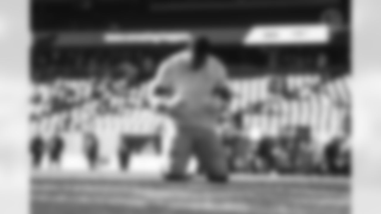 Pittsburgh Steelers tight end Jonnu Smith (81) during a regular season game between the Pittsburgh Steelers and the Chicago Bears, Sunday, Nov. 23, 2025 in Chicago, IL. (Nick Smith / Pittsburgh Steelers)