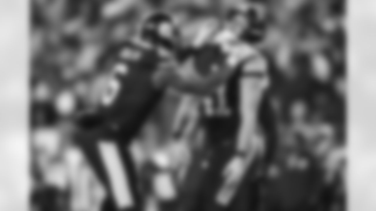 Pittsburgh Steelers linebacker Payton Wilson (41) and linebacker Patrick Queen (6) during a regular season game between the Pittsburgh Steelers and the Miami Dolphins, Monday, Dec. 15, 2025 in Pittsburgh, PA. (Alysa Rubin / Pittsburgh Steelers)