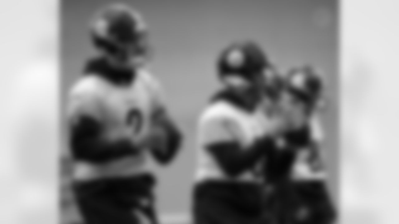 Pittsburgh Steelers quarterback Aaron Rodgers (8) during practice at the UPMC Rooney Sports Complex preparing for a Week 18 matchup against the Baltimore Ravens, Thursday, Jan. 1, 2026 in Pittsburgh, PA. (Alysa Rubin / Pittsburgh Steelers)