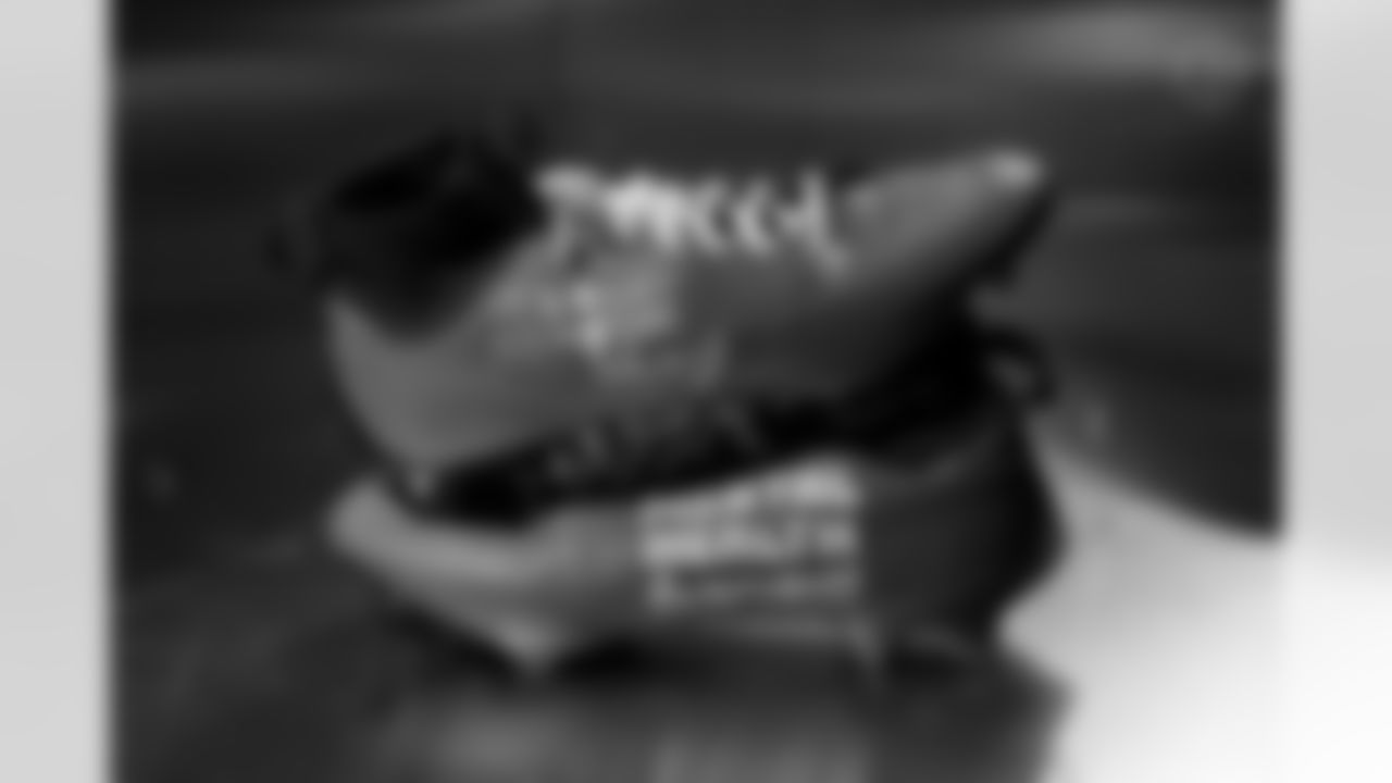 Pittsburgh Steelers running back Trey Sermon (37) will showcase his custom cleats supporting mental health awareness during Week 13. (Alysa Rubin / Pittsburgh Steelers)