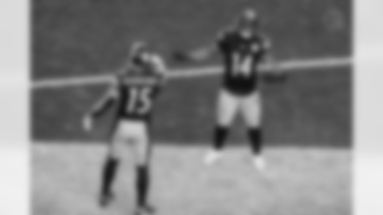 Pittsburgh Steelers running back Kenneth Gainwell (14) celebrates scoring a touchdown during a regular season game against the Cincinnati Bengals, Sunday, Nov. 16, 2025 in Pittsburgh, PA. The Steelers defeated the Bengals 34-12. (Jared Wickerham / Pittsburgh Steelers)