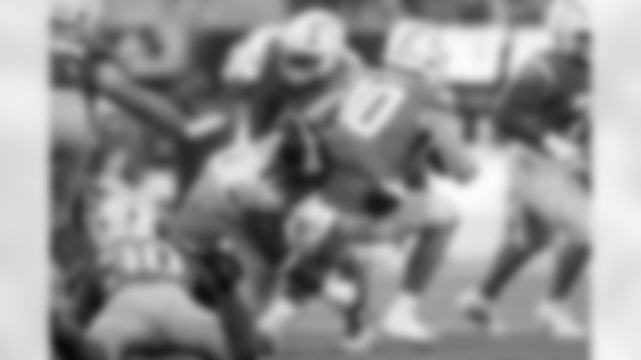 Pittsburgh Steelers defensive tackle Keeanu Benton (95) sacks Los Angeles Chargers quarterback Justin Herbert (10) during a regular season game, Sunday, Nov. 9, 2025 in Inglewood, CA. The Chargers beat the Steelers 25-10. (Alysa Rubin / Pittsburgh Steelers)