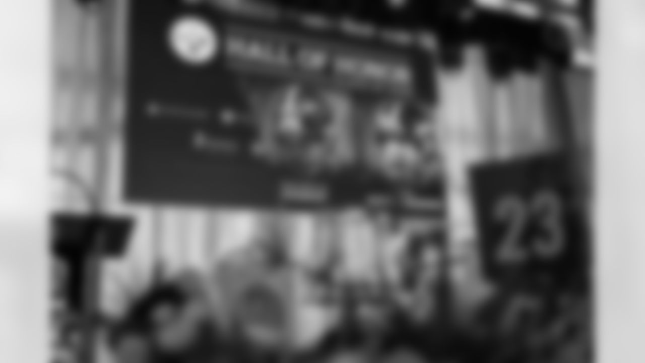 The Pittsburgh Steelers celebrate the 2025 Hall of Honor Class during the Hall of Honor Dinner Ceremony presented by U.S. Steel on Sunday, Dec. 14, 2025 in Pittsburgh, PA. (Alysa Rubin / Pittsburgh Steelers)