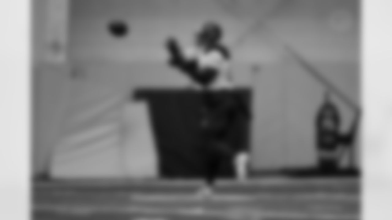 Pittsburgh Steelers tight end Jonnu Smith (81) during practice at the UPMC Rooney Sports Complex preparing for a Week 9 matchup against the Indianapolis Colts, Thursday, Oct. 30, 2025 in Pittsburgh, PA. (Alysa Rubin / Pittsburgh Steelers)