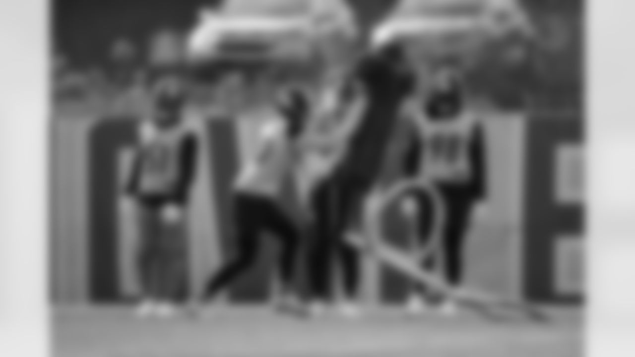 Pittsburgh Steelers linebacker T.J. Watt (90) during practice at the UPMC Rooney Sports Complex preparing for a Week 10 matchup against the Los Angeles Chargers, Wednesday, Nov. 5, 2025 in Pittsburgh, PA. (Alysa Rubin / Pittsburgh Steelers)