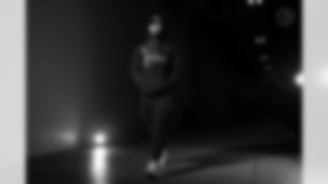 Pittsburgh Steelers quarterback Skylar Thompson (17) during a regular season game between the Pittsburgh Steelers and the Buffalo Bills, Sunday, Nov. 30, 2025 in Pittsburgh, PA.  (Karl Roser / Pittsburgh Steelers)