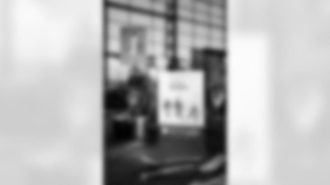 The Pittsburgh Steelers celebrate the 2025 Hall of Honor Class during the Hall of Honor Dinner Ceremony presented by U.S. Steel on Sunday, Dec. 14, 2025 in Pittsburgh, PA. (Alysa Rubin / Pittsburgh Steelers)