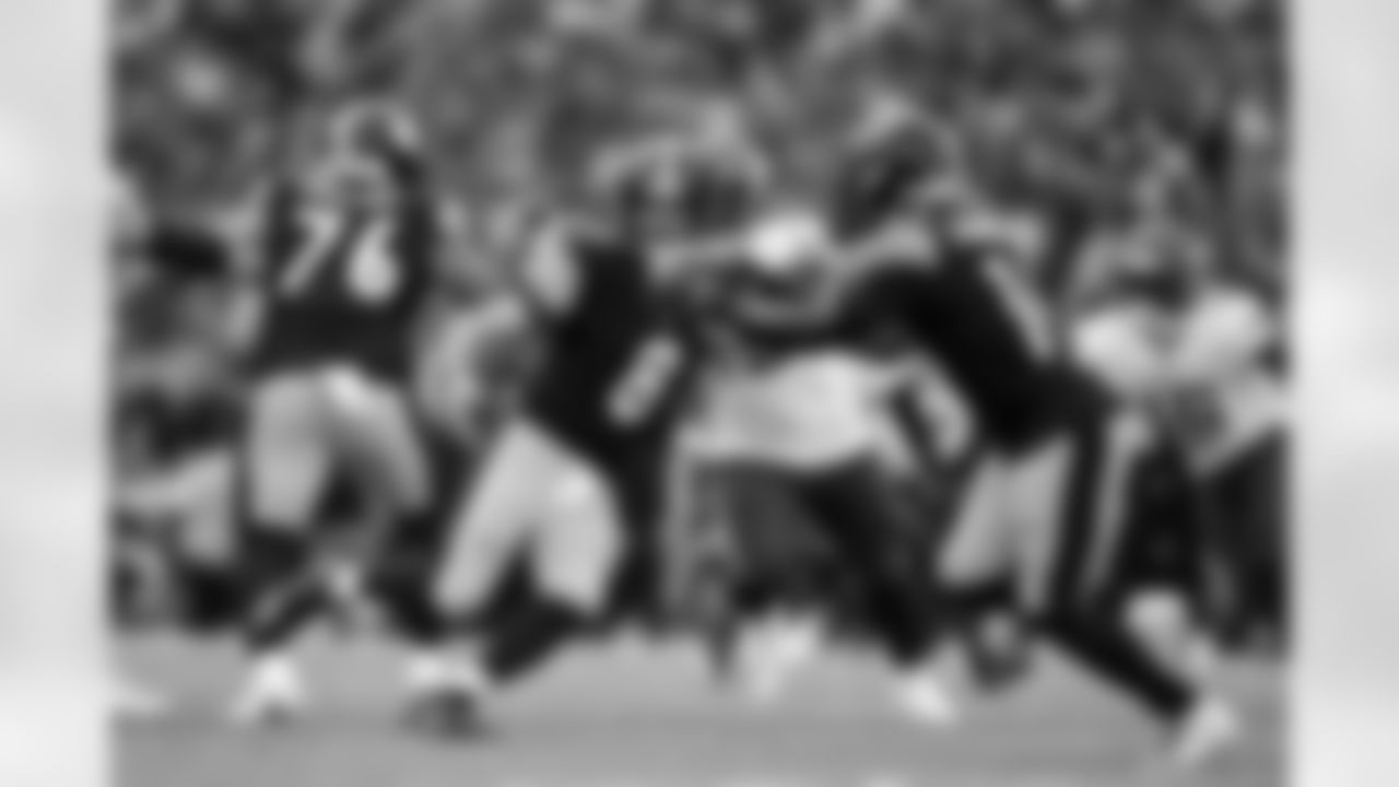 Pittsburgh Steelers quarterback Aaron Rodgers (8) and Pittsburgh Steelers running back Kenneth Gainwell (14) during a regular season game between the Pittsburgh Steelers and the Minnesota Vikings, Sunday, Sept. 28, 2025 in Dublin, Ireland.  (Karl Roser/ Pittsburgh Steelers)