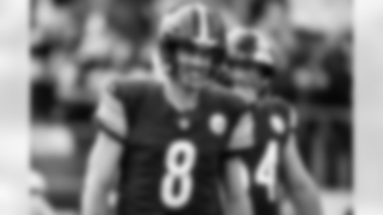 Pittsburgh Steelers quarterback Aaron Rodgers (8) during a regular season game between the Pittsburgh Steelers and the Indianapolis Colts, Sunday, Nov. 2, 2025 in Pittsburgh, PA. The Steelers defeated the Colts 27-20. (Karl Roser / Pittsburgh Steelers)