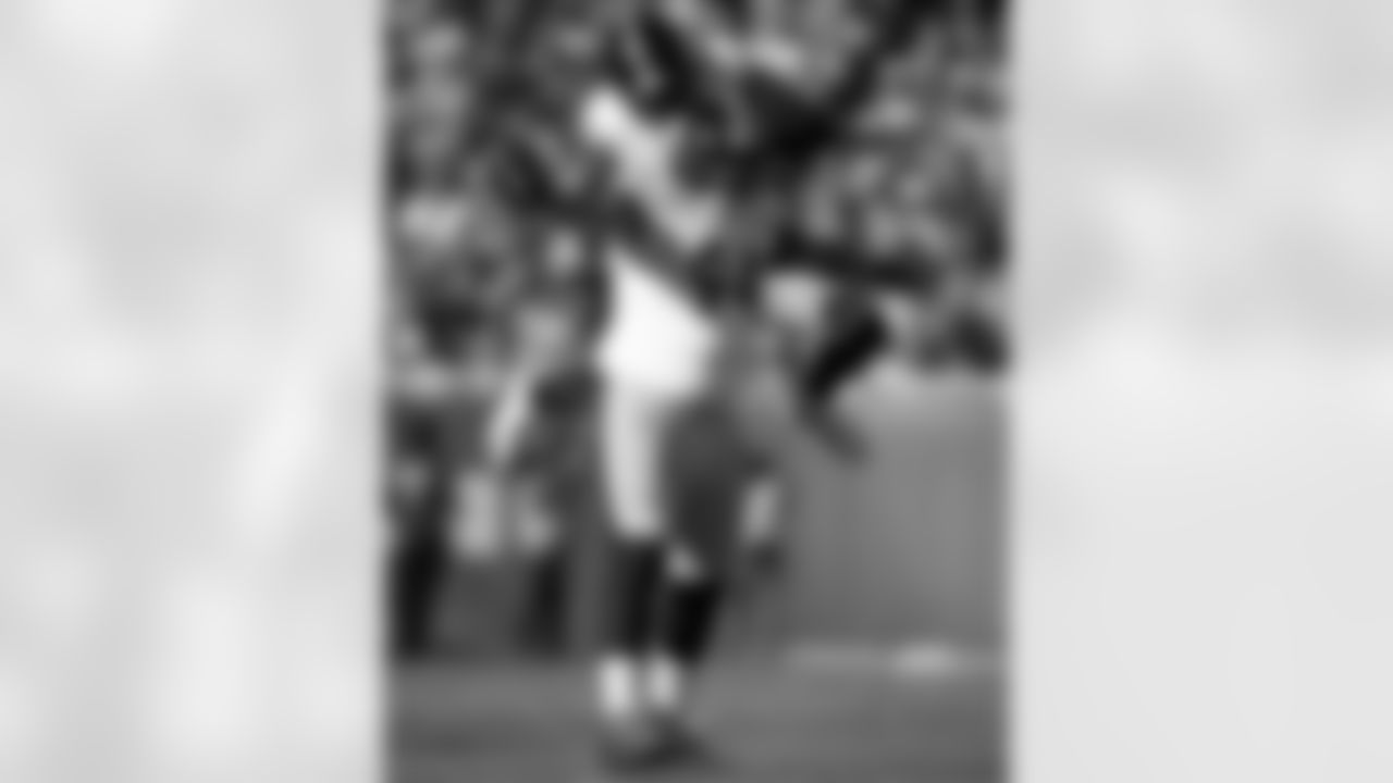 Pittsburgh Steelers defensive end Yahya Black (94) celebrates a fumble recovery during a regular season game between the Pittsburgh Steelers and the Chicago Bears, Sunday, Nov. 23, 2025 in Chicago, IL. The Bears beat the Steelers 31-28. (Karl Roser / Pittsburgh Steelers)