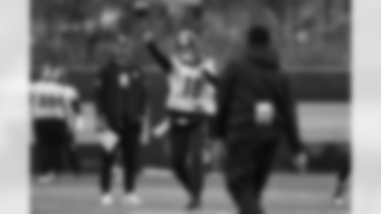 Pittsburgh Steelers quarterback Will Howard (18) during practice at the UPMC Rooney Sports Complex preparing for a Week 12 matchup against the Chicago Bears, Wednesday, Nov. 19, 2025 in Pittsburgh, PA. (Alysa Rubin / Pittsburgh Steelers)