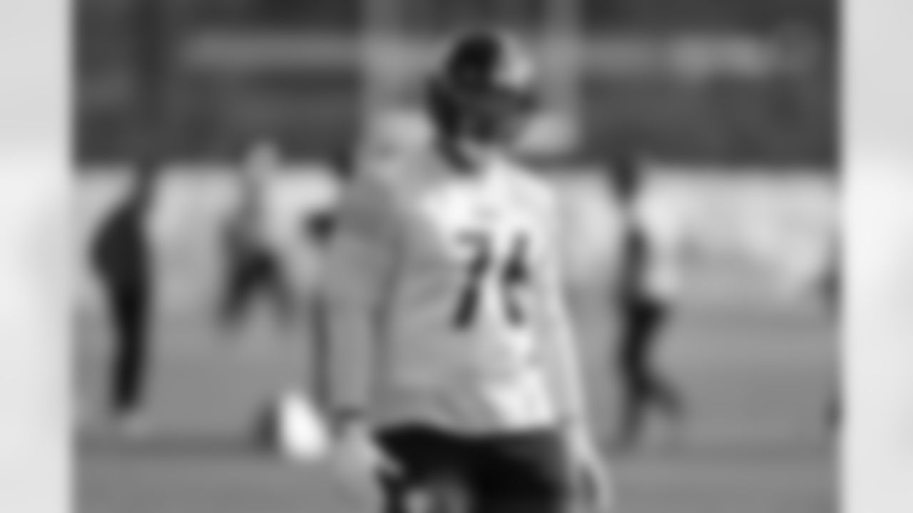 Pittsburgh Steelers offensive tackle Troy Fautanu (76) during practice at the UPMC Rooney Sports Complex preparing for a Week 16 matchup against the Detroit Lions, Thursday, Dec. 18, 2025 in Pittsburgh, PA. (Karl Roser / Pittsburgh Steelers)