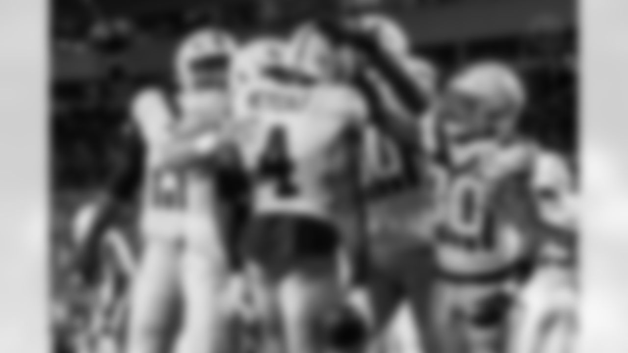 Pittsburgh Steelers wide receiver DK Metcalf (4) celebrates with teammates during a regular season game against the Green Bay Packers, Sunday, Oct. 26, 2025 in Pittsburgh, PA. The Packers beat the Steelers 35-25. (Alysa Rubin / Pittsburgh Steelers)