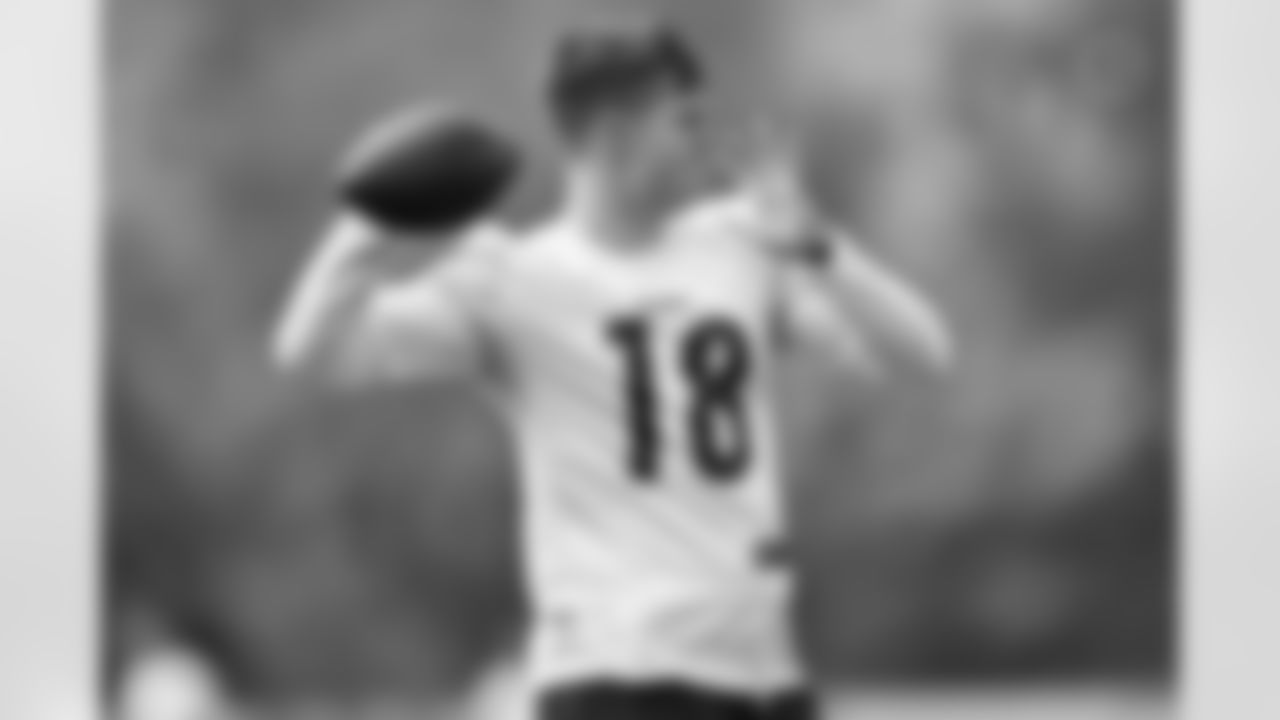 Pittsburgh Steelers quarterback Will Howard (18) participates in the Steelers rookie minicamp at the UPMC Rooney Sports Complex, Friday, May 9, 2025 in Pittsburgh, PA. (Alysa Rubin / Pittsburgh Steelers)