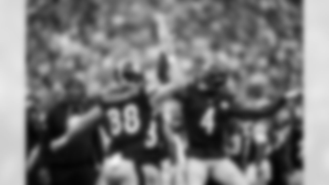 Pittsburgh Steelers tight end Pat Freiermuth (88) and Pittsburgh Steelers wide receiver DK Metcalf (4) during a regular season game between the Pittsburgh Steelers and the Indianapolis Colts, Sunday, Nov. 2, 2025 in Pittsburgh, PA. The Steelers defeated the Colts 27-20. (Karl Roser / Pittsburgh Steelers)