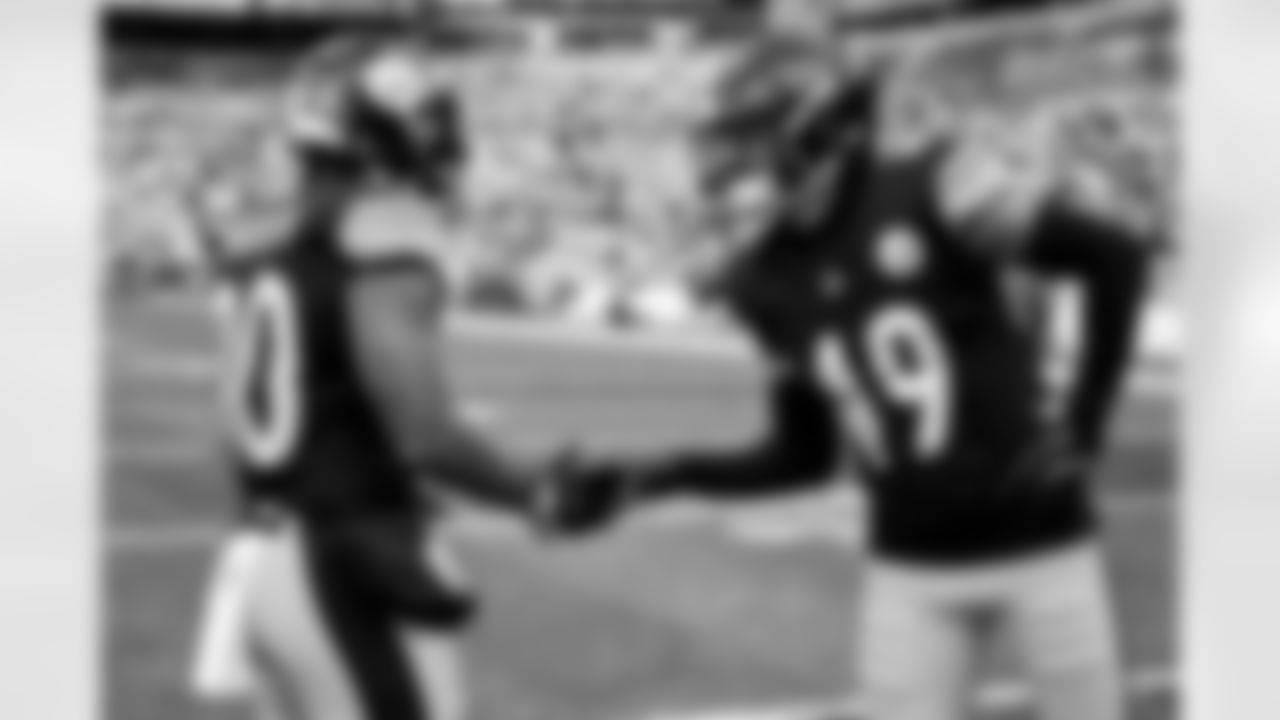 Pittsburgh Steelers defensive back Sebastian Castro (49) and running back Jaylen Warren (30) during a regular season game between the Pittsburgh Steelers and the Cincinnati Bengals, Sunday, Nov. 16, 2025 in Pittsburgh, PA. (Alysa Rubin / Pittsburgh Steelers)