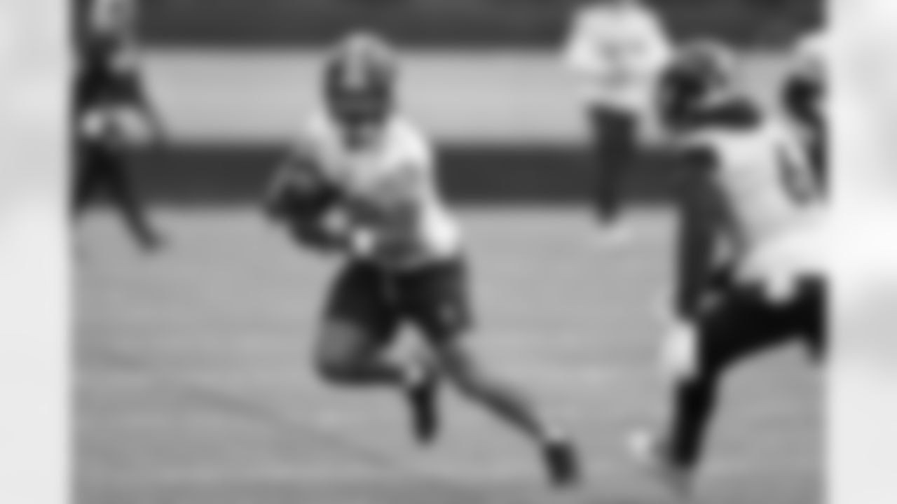 Pittsburgh Steelers running back Jaylen Warren (30) during practice at the UPMC Rooney Sports Complex preparing for a Week 13 matchup against the Buffalo Bills, Friday, Nov. 28, 2025 in Pittsburgh, PA. (Karl Roser / Pittsburgh Steelers)