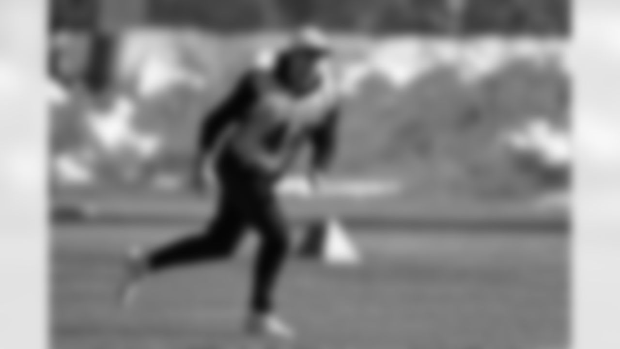 Pittsburgh Steelers linebacker Carson Bruener (44) during practice at the UPMC Rooney Sports Complex preparing for a Week 16 matchup against the Detroit Lions, Wednesday, Dec. 17, 2025 in Pittsburgh, PA. (Karl Roser / Pittsburgh Steelers)