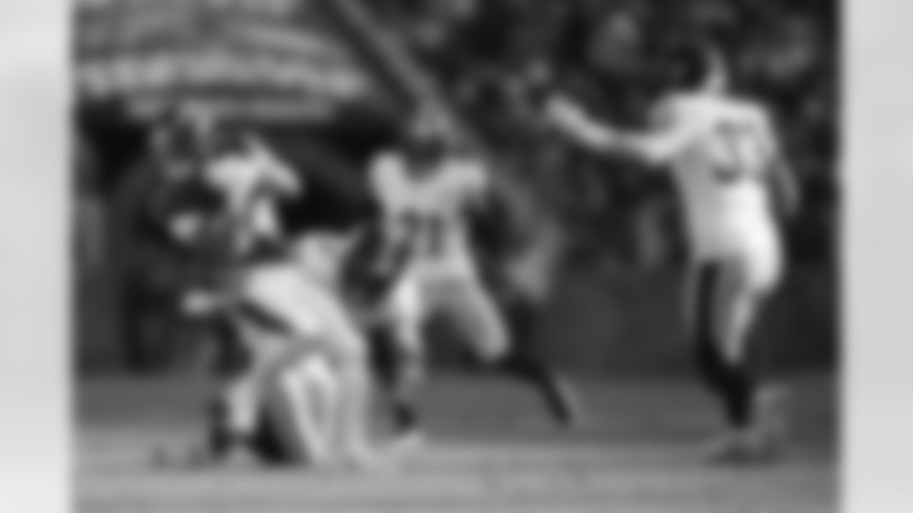 Pittsburgh Steelers linebacker Malik Harrison (50) and Pittsburgh Steelers linebacker Jack Sawyer (33) during a regular season game between the Pittsburgh Steelers and the Baltimore Ravens, Sunday, Dec. 7, 2025 in Baltimore, MD. (Alysa Rubin / Pittsburgh Steelers)