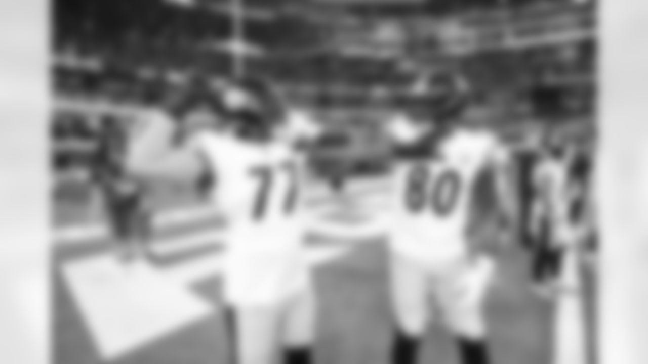 Pittsburgh Steelers offensive tackle Broderick Jones (77) Pittsburgh Steelers tight end Darnell Washington (80) during a regular season game between the Pittsburgh Steelers and the Los Angeles Chargers, Sunday, Nov. 9, 2025 in Inglewood, CA. (Karl Roser / Pittsburgh Steelers)